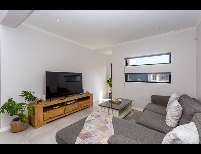 3 BEDROOM HOUSE FOR SALE IN SANDOWN
